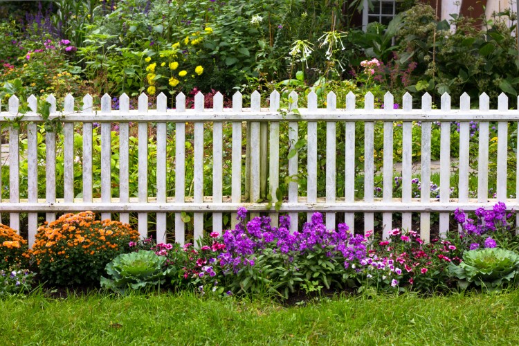 Need Some Privacy? 8 Benefits of Putting up a Fence Around Your Home 1 081e10f1e3f9317dfffd7692c9ed745e46cca9870759ab7eba44382ae313f1d5