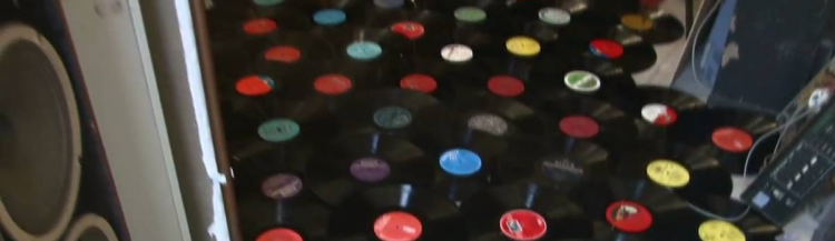 Using furniture to make your home feel more retro 2 10ebfdba4abf3ec0d08f339a26f0320ee75774e39c32888d7f6b717ff7f6bd3e