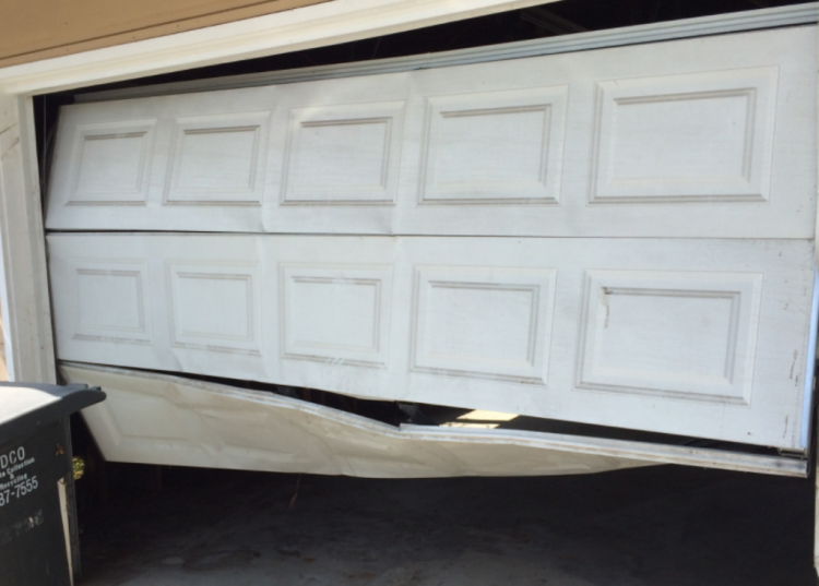 5 Things To Check Before Hiring A Garage Door Repair Company 1 ad2520ed162d9589d25a41d37903f3833029013acfb7a9b50c4962e82865b700