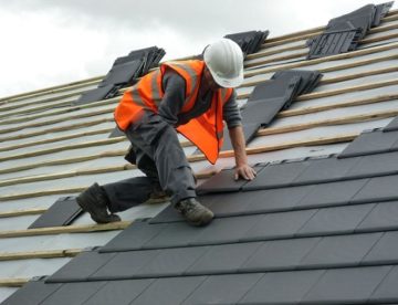 Six Things To Look For When Hiring A Roofer 2 e584bca5f63ccb783b7cff5c36575cfe0c49ce34b1cf03134cfd0b72be4d12fa