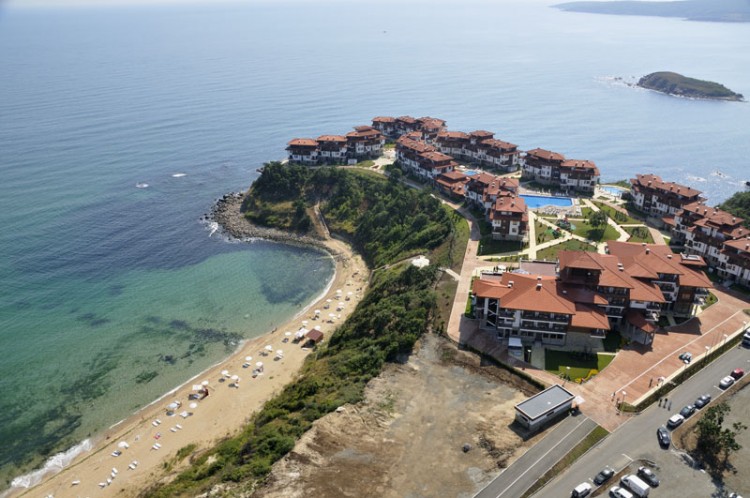 d1db01093f9d4f53be589e28f3a322577f3c35a9454930c3695a895b392ac879