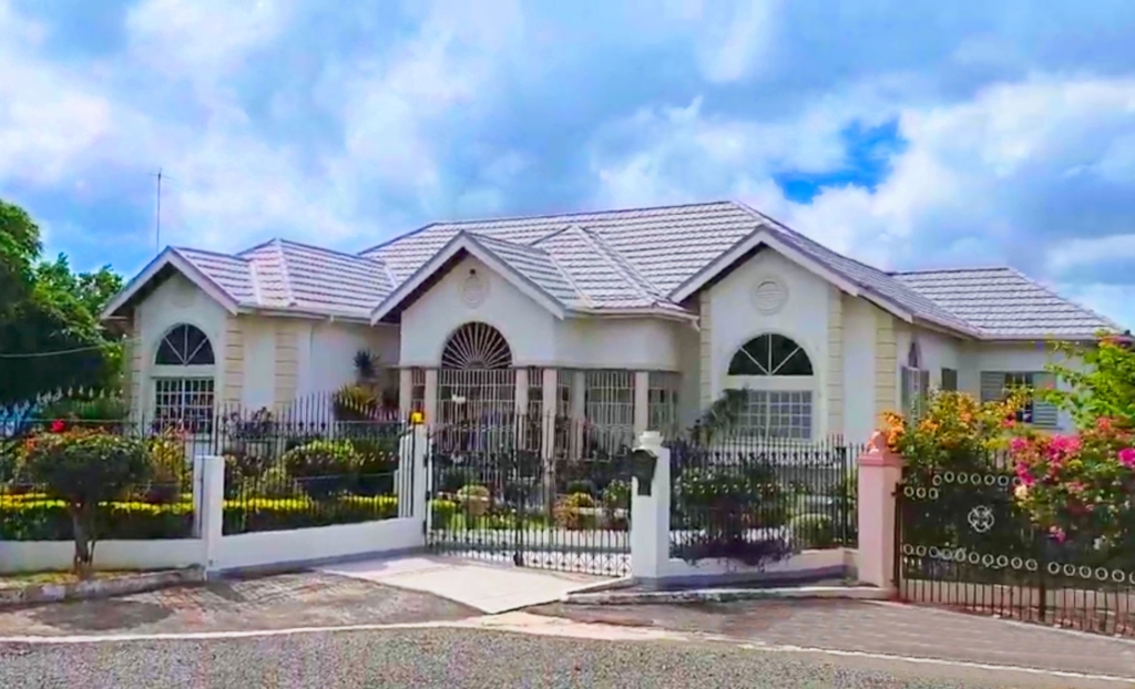 Luxury 5 Bed Villa For sale in Clarendon 1 0 6 1