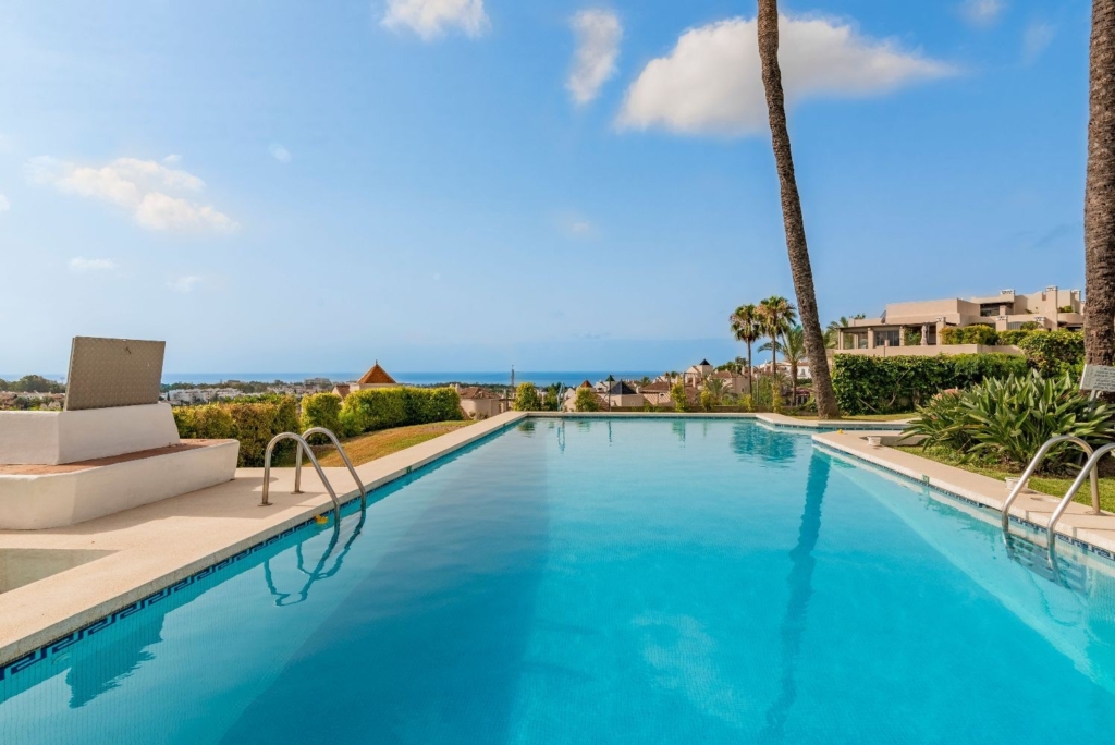 El Paraiso Corner Unit - Newly Reformed Duplex Apartment With Stunning Views. 1 1cnztlhg