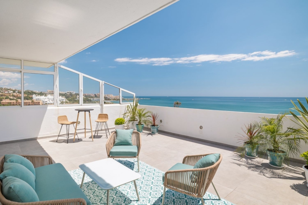 Beachfront Fully Renovated 3 Bedroom Duplex Penthouse 1 20220509 ownerslink bahia de esetpona 34 van 44