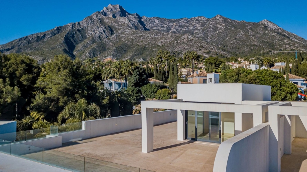 Spectacular Modern Penthouse with Breathtaking Panoramic Sea Views 1 8ef36a00 86dd 4c8b 8f8b deeafc9b0fd4