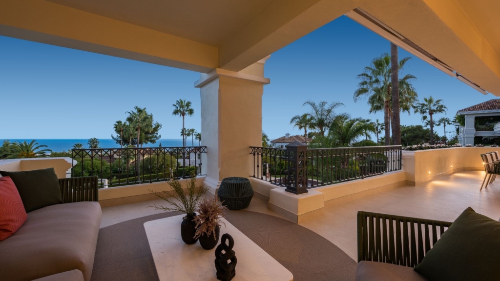 Golden Mile Newly Renovated Apartment with Panoramic Views 1 altos reales 29