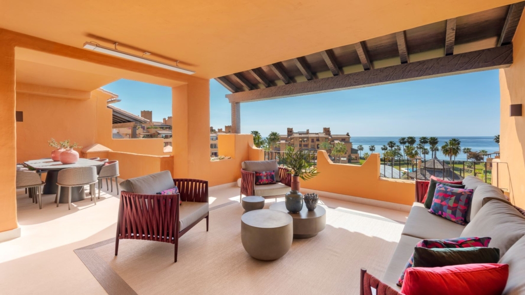 Frontline Beach Fully Renovated Quality Apartment 1 granados playa 822 hd 15