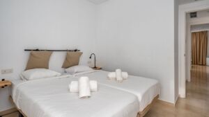 How to discover the charm of Marbella in southern Spain's Costa del Sol region. 25 Property Highlight