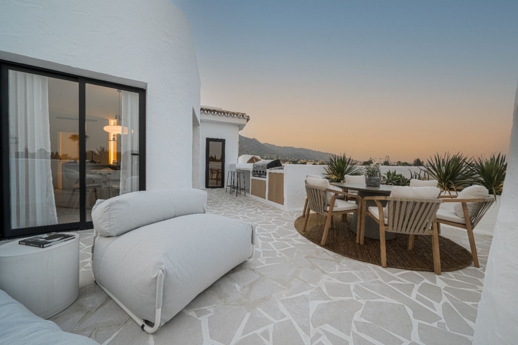 Charming Two Bedroom Duplex Penthouse in Marbella Golden Mile 1 nf casakalo 18