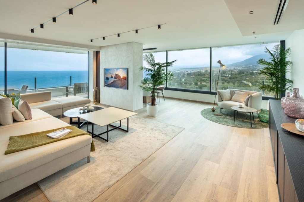 Sleek & Modern Design Renovated Apartment with Panoramic City, Sea & Golf Views. 1 spca visual marbella mg 8897 edit