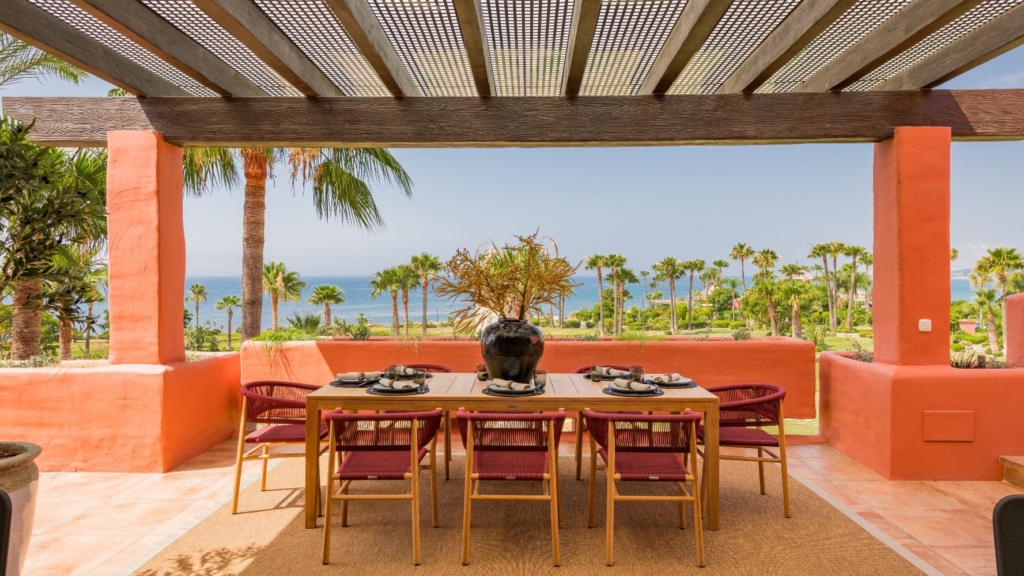 Frontline Beach Fully Renovated Top Quality 4-bedroom Penthouse 1 torre bermeja 921 24 1