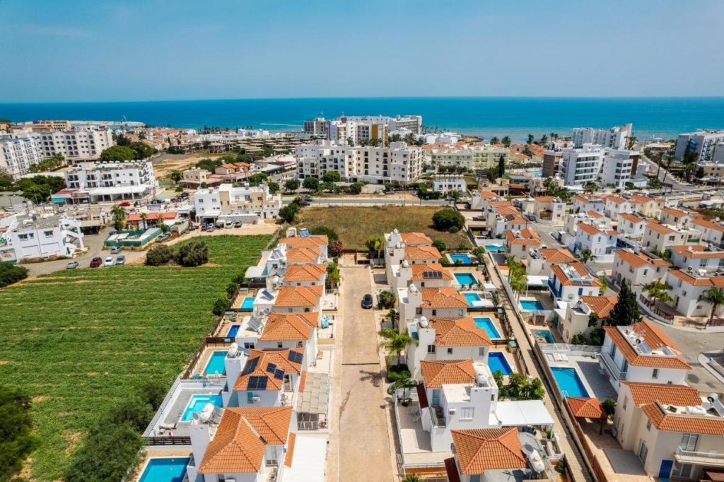 Superb 3 Bed Villa For Sale in Pernera Paralimni Cyprus Full Title 1 00 10