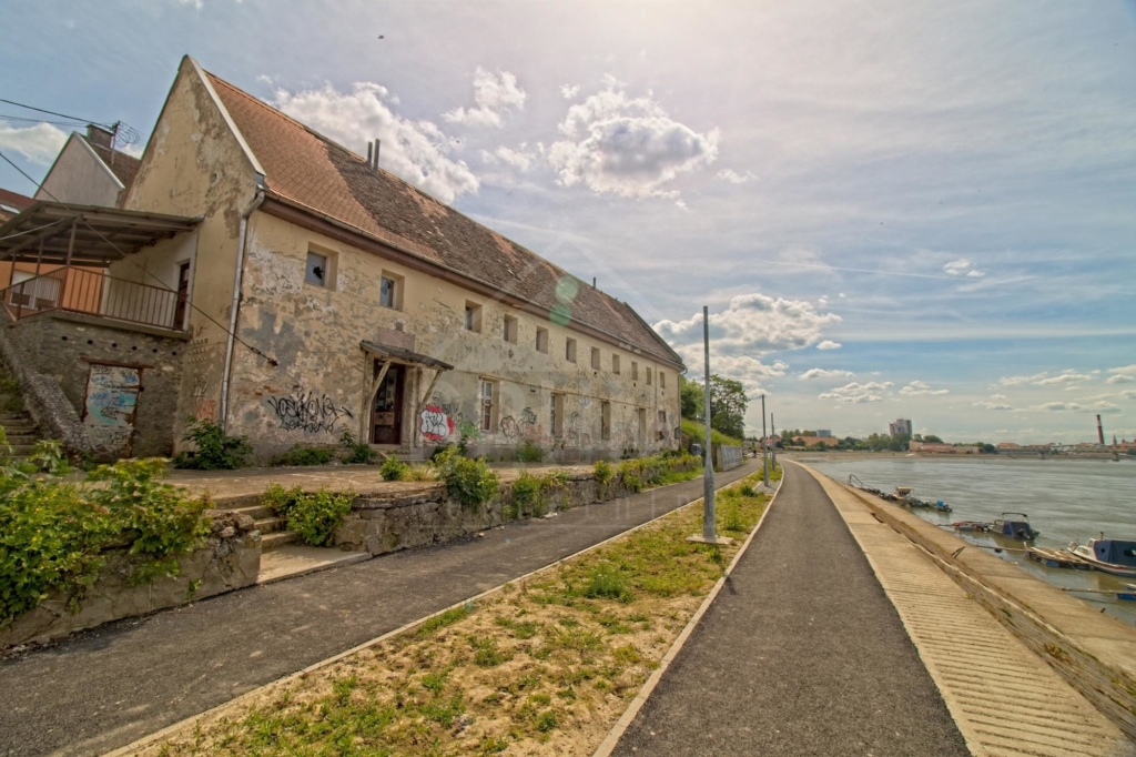 Building to Redevelop For Sale In Osijek 1 1 27