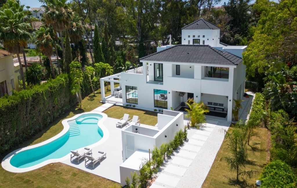 Unique Luxury Villa in Las Brisas, The Golf Valley 1 15f1cce9 86ed 4c9d bd2e f6a3ace4f29b