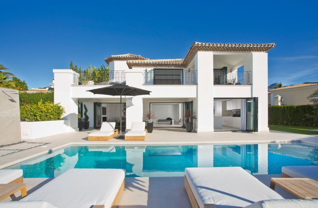 Redesigned Andalusian Villa in Prestigious Location 1 35