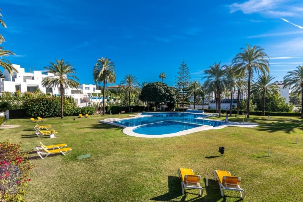 Fabulous Villa with Uninterrupted Sea Views 1 agc13