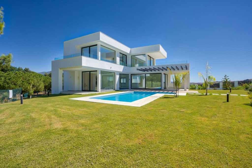 Brand New Modern Front Line Golf Villa 1 dsc05781 38 1