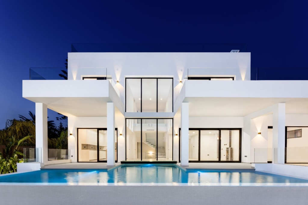 Ultra Modern Villa in Marbesa 1 fachada de noche 1
