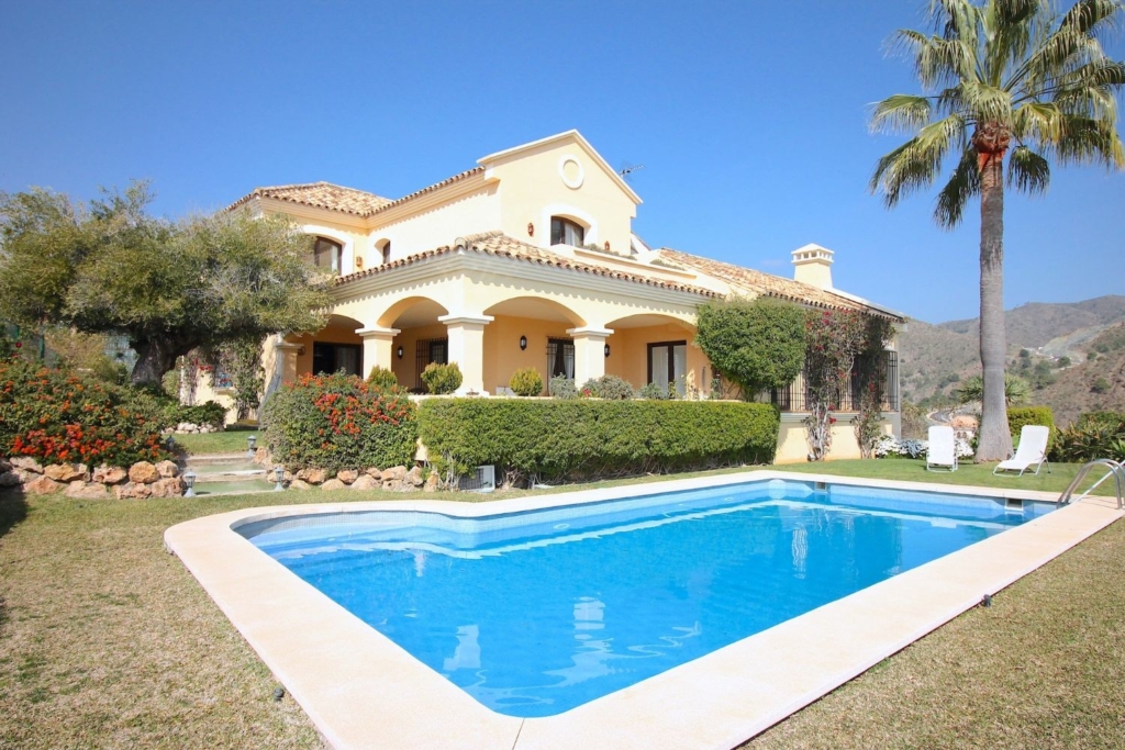 Classic Home with Panoramic Views in La Quinta 1 img 5123 1