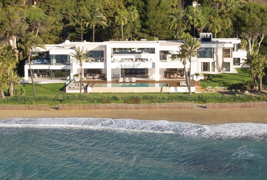 Beachfront Showstopper Estate in the New Golden Mile 1 la perla blanca marbella 3