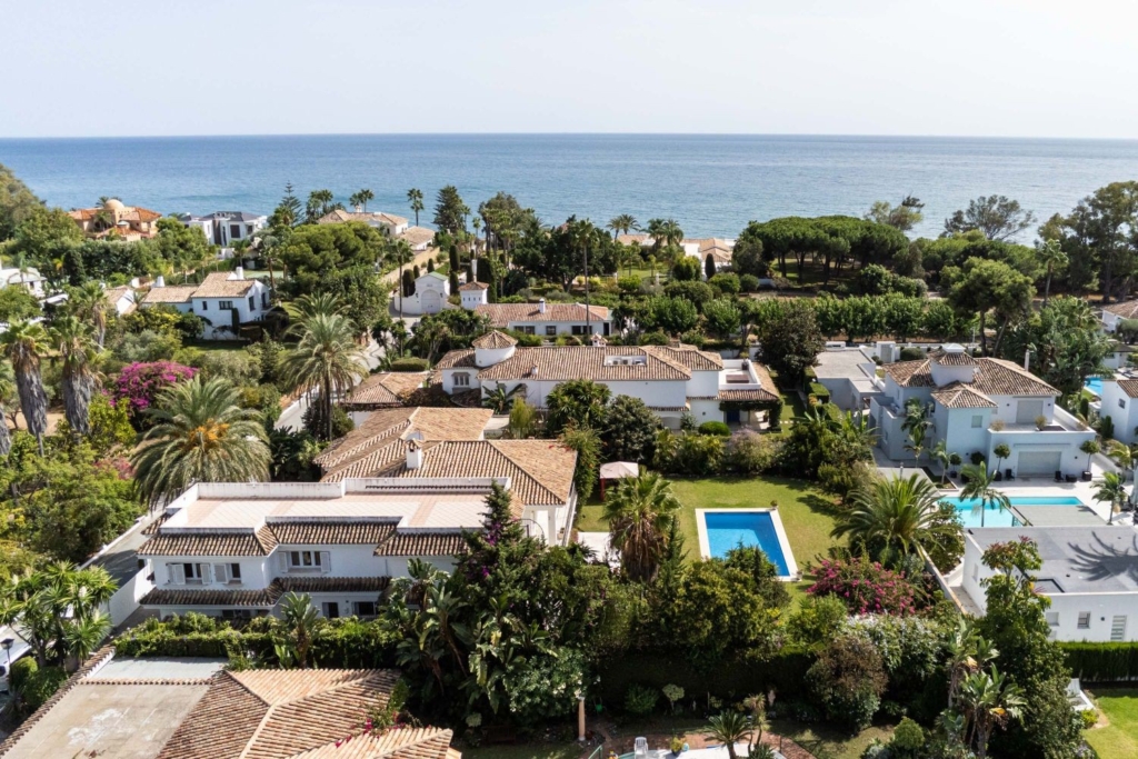 Exceptional Reform Villa - Undervalued With A Potential €2,500 Uplift......... 1 p9051127