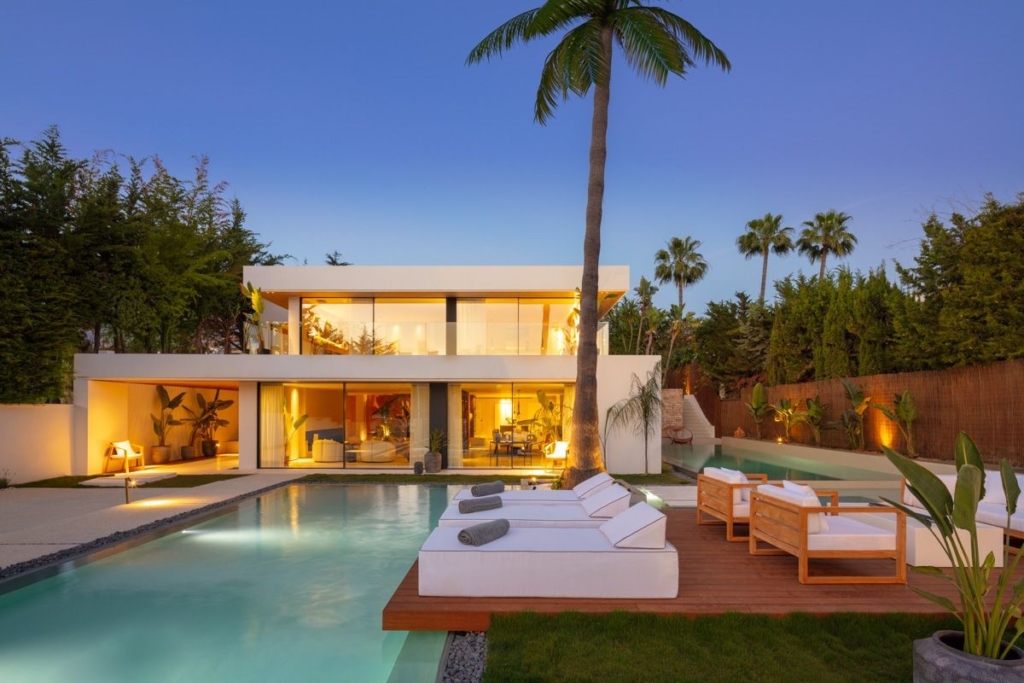 Exquisitely Presented Luxury Villa in the Heart of Nueva Andalucía 1 spca visual marbella mg 8671 edit
