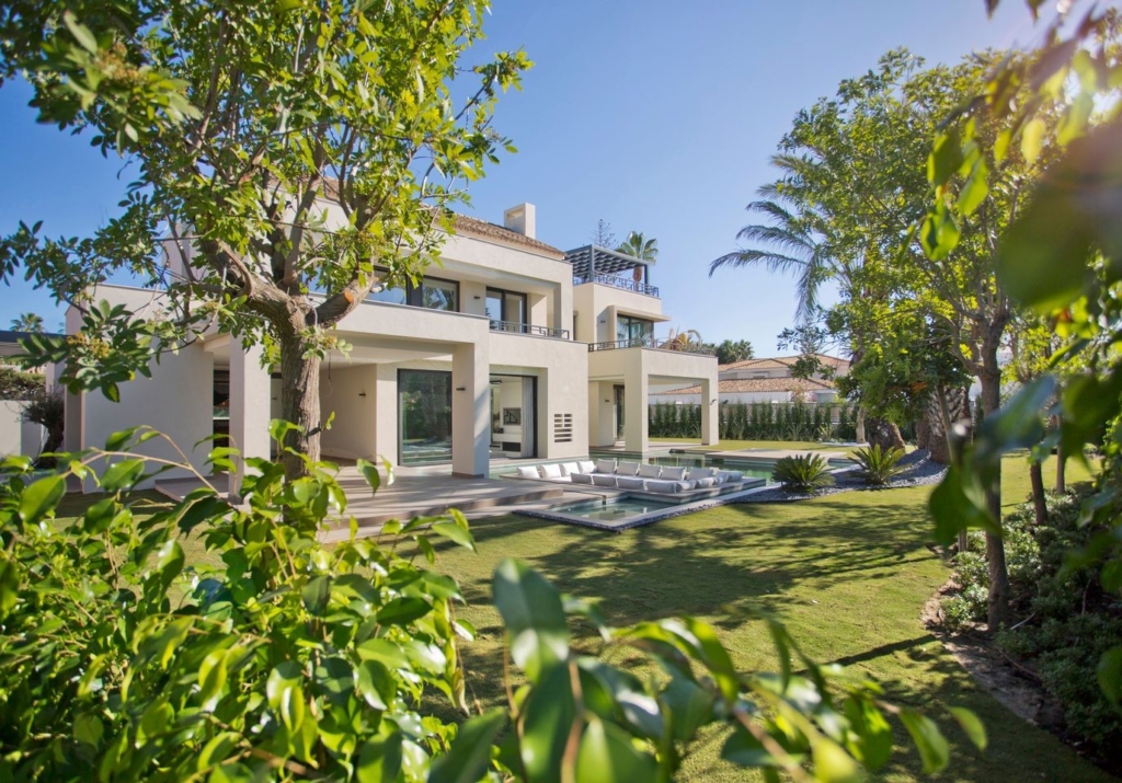 Timeless Elegant Villa Walking Distance to the Beach 1 tigran 1644hr2