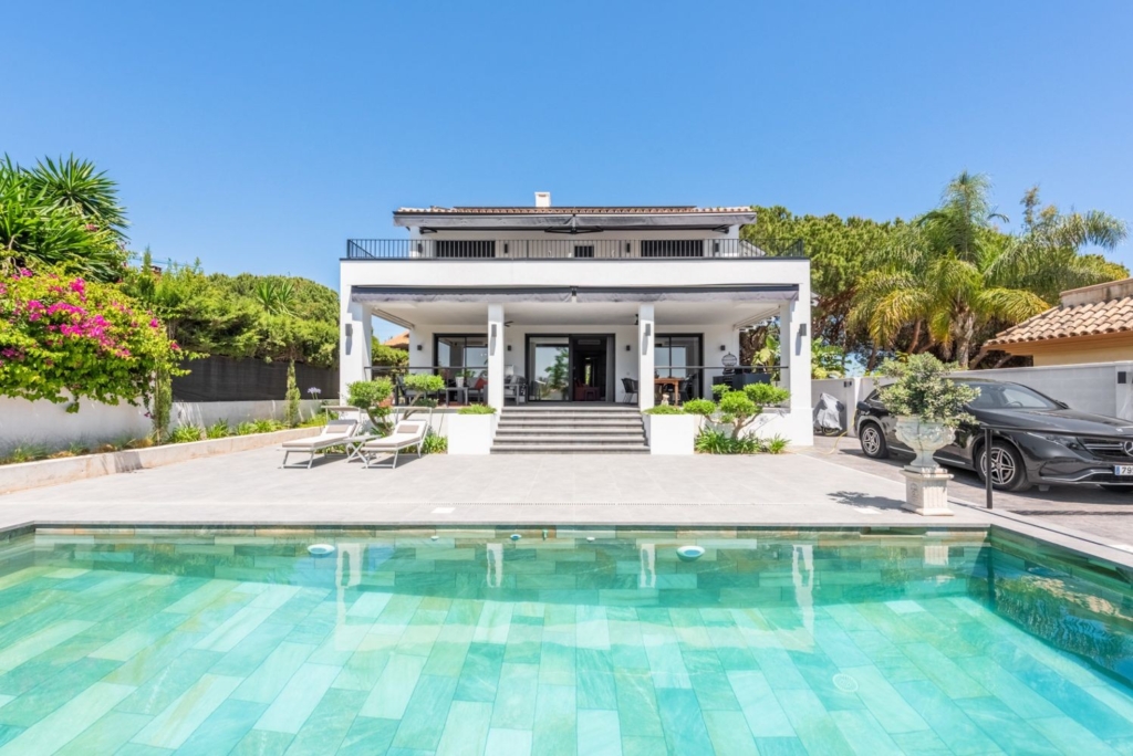 A stunning, well designed and presented detached villa in Rio Real, Marbella 1 villa flora verdin property 1