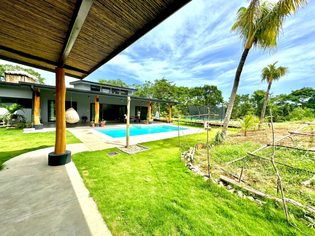 Discover the Charm of San Juan del Sur, Nicaragua: Your Ideal Investment Awaits! 2 Casa de Bella y Mattias 4 3