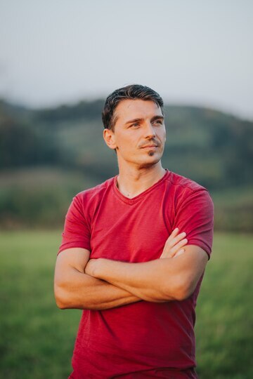 Warner Smith 2 vertical shot caucasian male with red t shirt 181624 52255 1