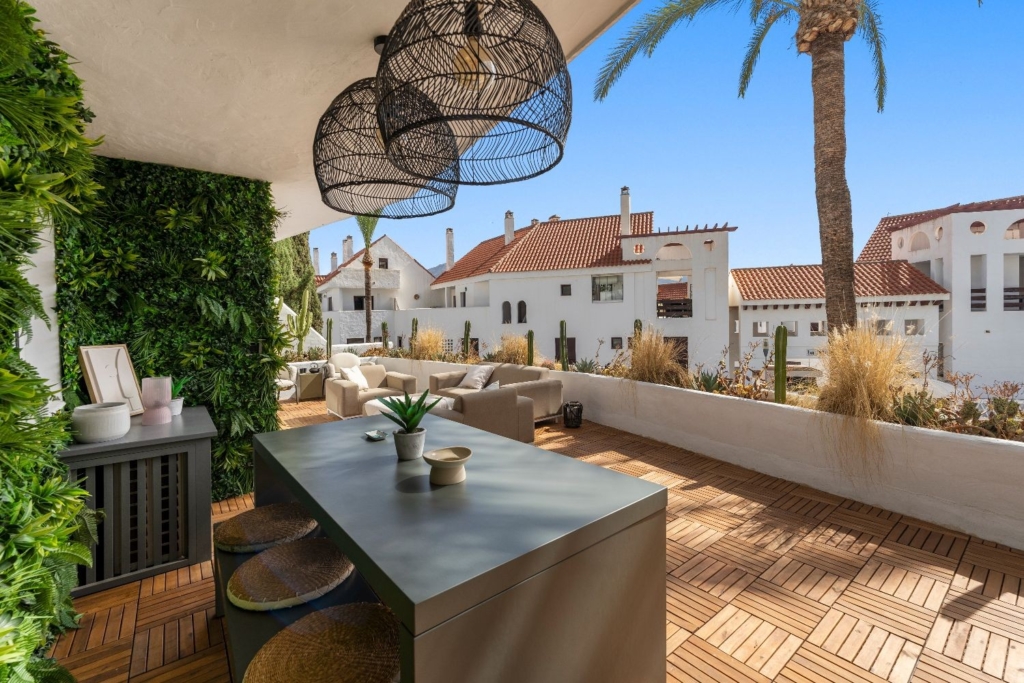 Chic Deluxe Newly Refurbished Apartment in Nueva Andalucia 1 a7i07886