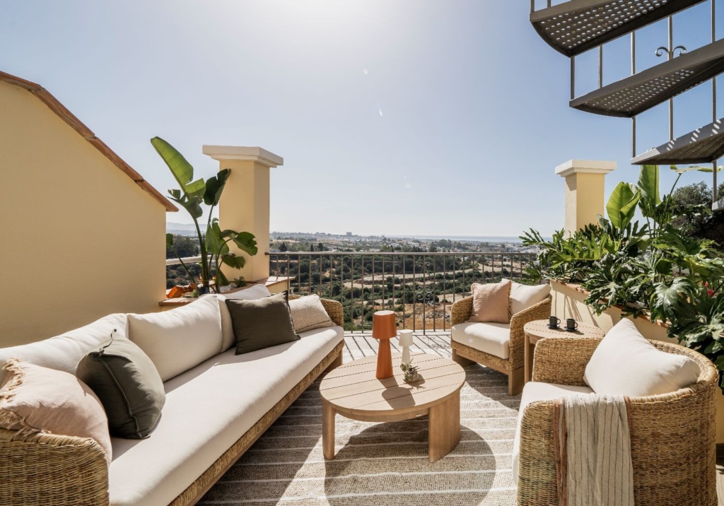 Benahavis Duplex Penthouse with Amazing Sea view 1 el almendro 016