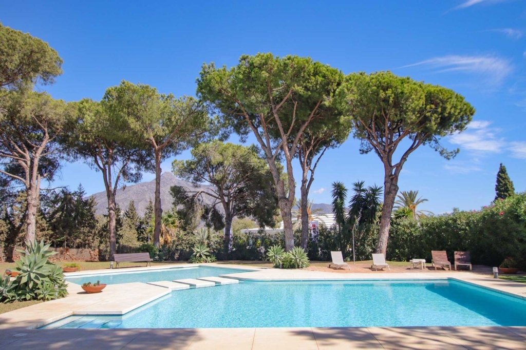 Puerto Banus Luxury 2-Bedroom Penthouse 1 penthouse centro plaza pool