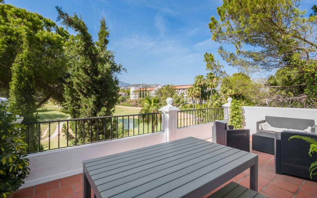 Spacious Frontline Golf Townhouse in Las Encinas La Quinta Benahavis 1 ulp 1733 edit copy