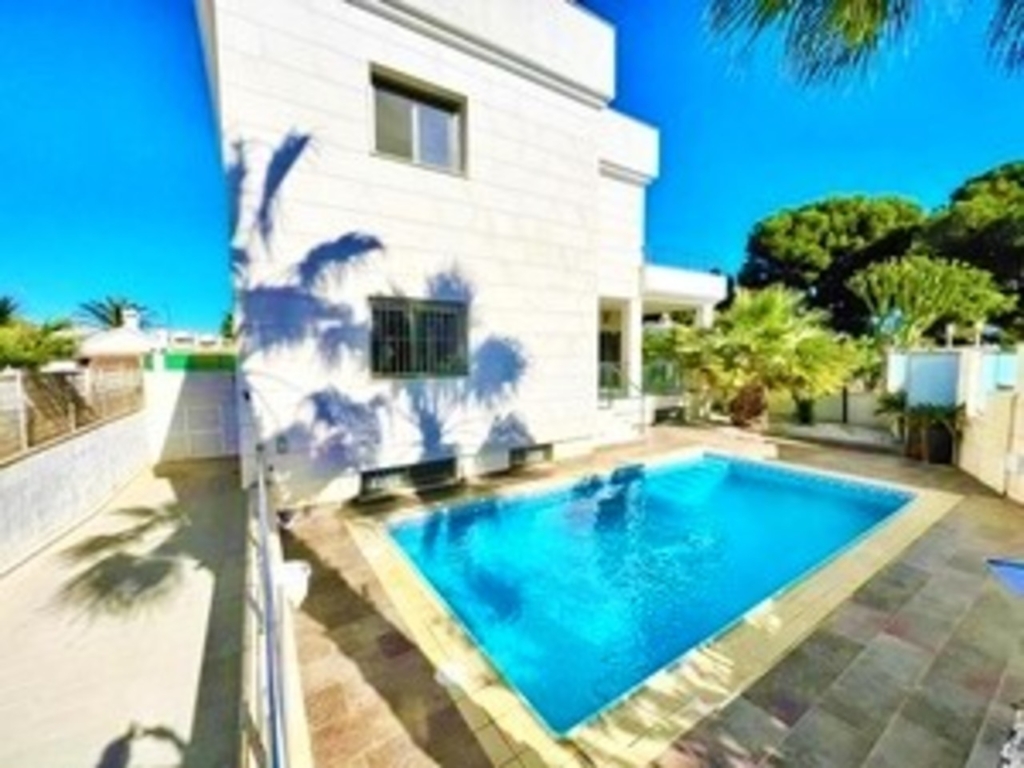 La Zenia 1 00f71b47965d417dde9c xlarge