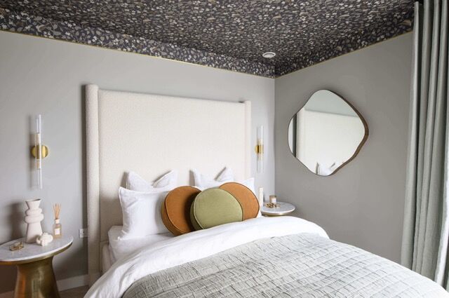 Elegant 2-bedroom apartment in Woolwich, London, featuring contemporary decor and stylish furnishing.