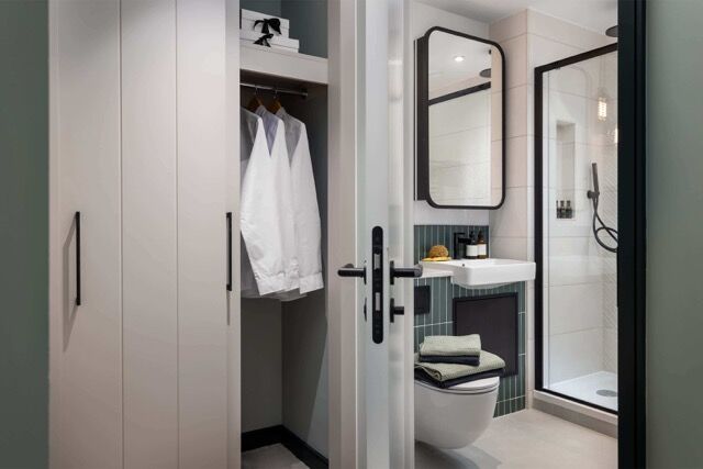 Elegant 2-Bedroom Apartment in London, Southall with stylish bathroom and storage space.