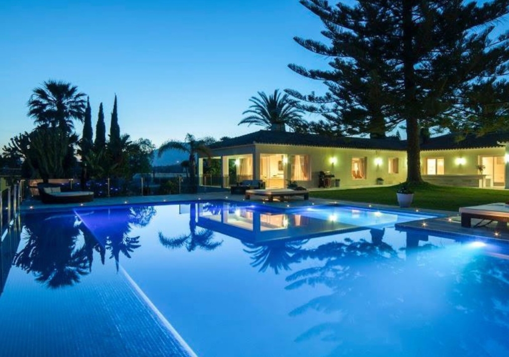Elviria 1 15b3d305f1683a9d4ec2 xlarge