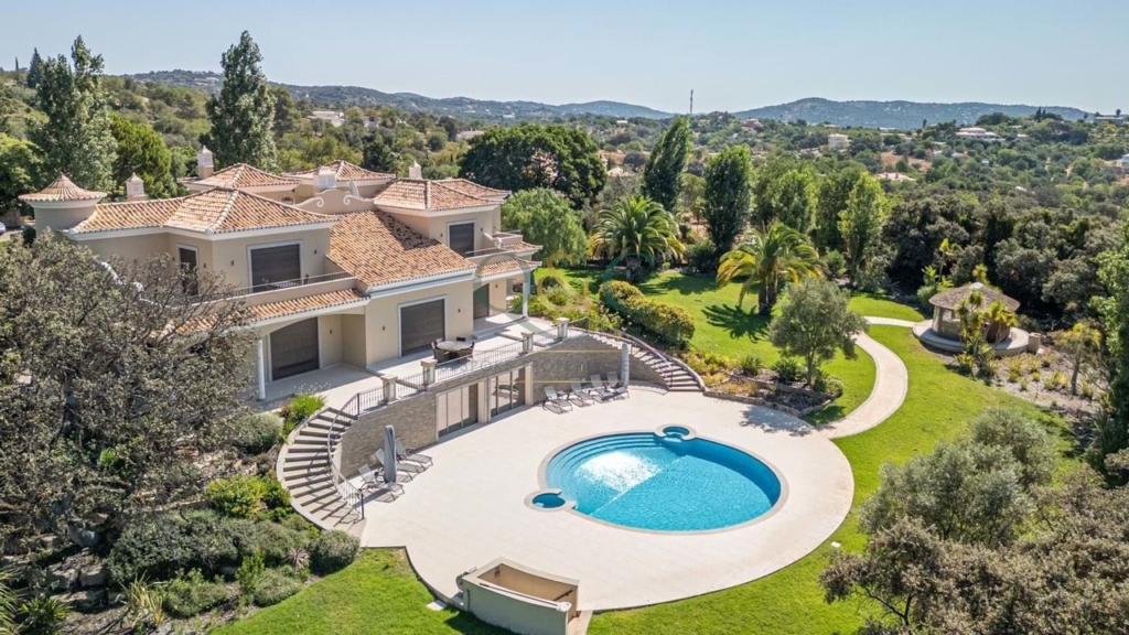Loule 1 538074adce240cb9eb24 xlarge