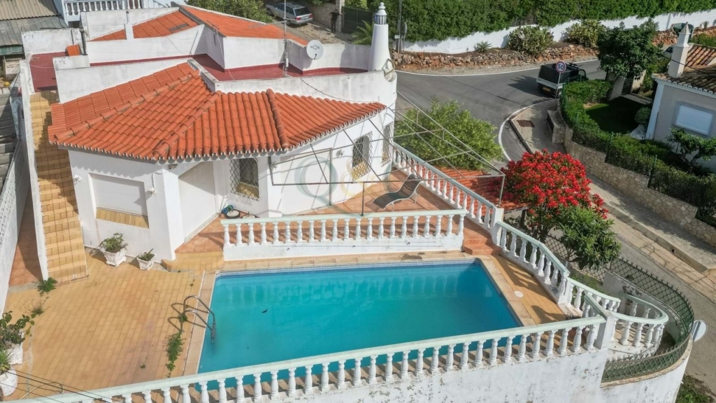 Loule 1 5b341130bf6ae6da91a3 xlarge