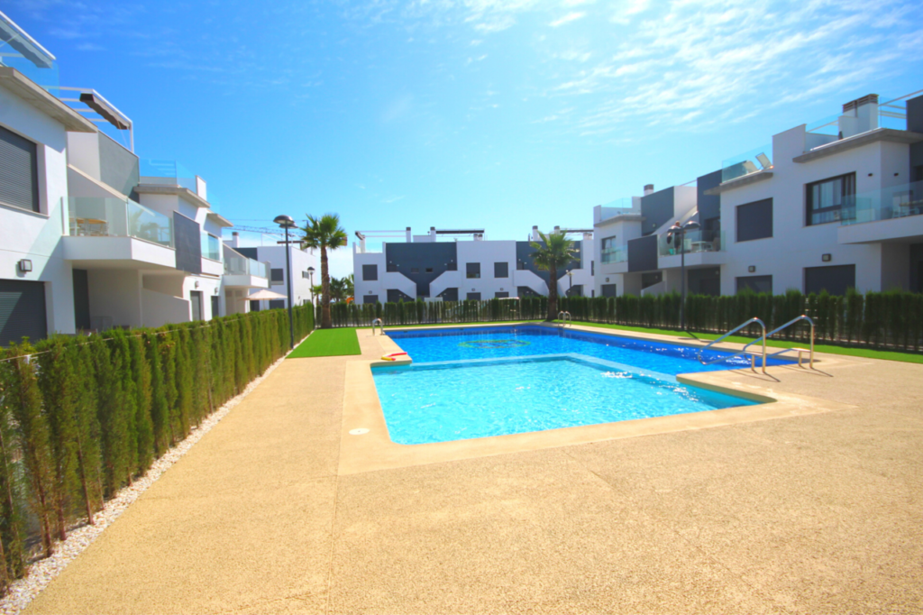 Pilar de la Horadada 1 5f18aed18f72591f19ed xlarge