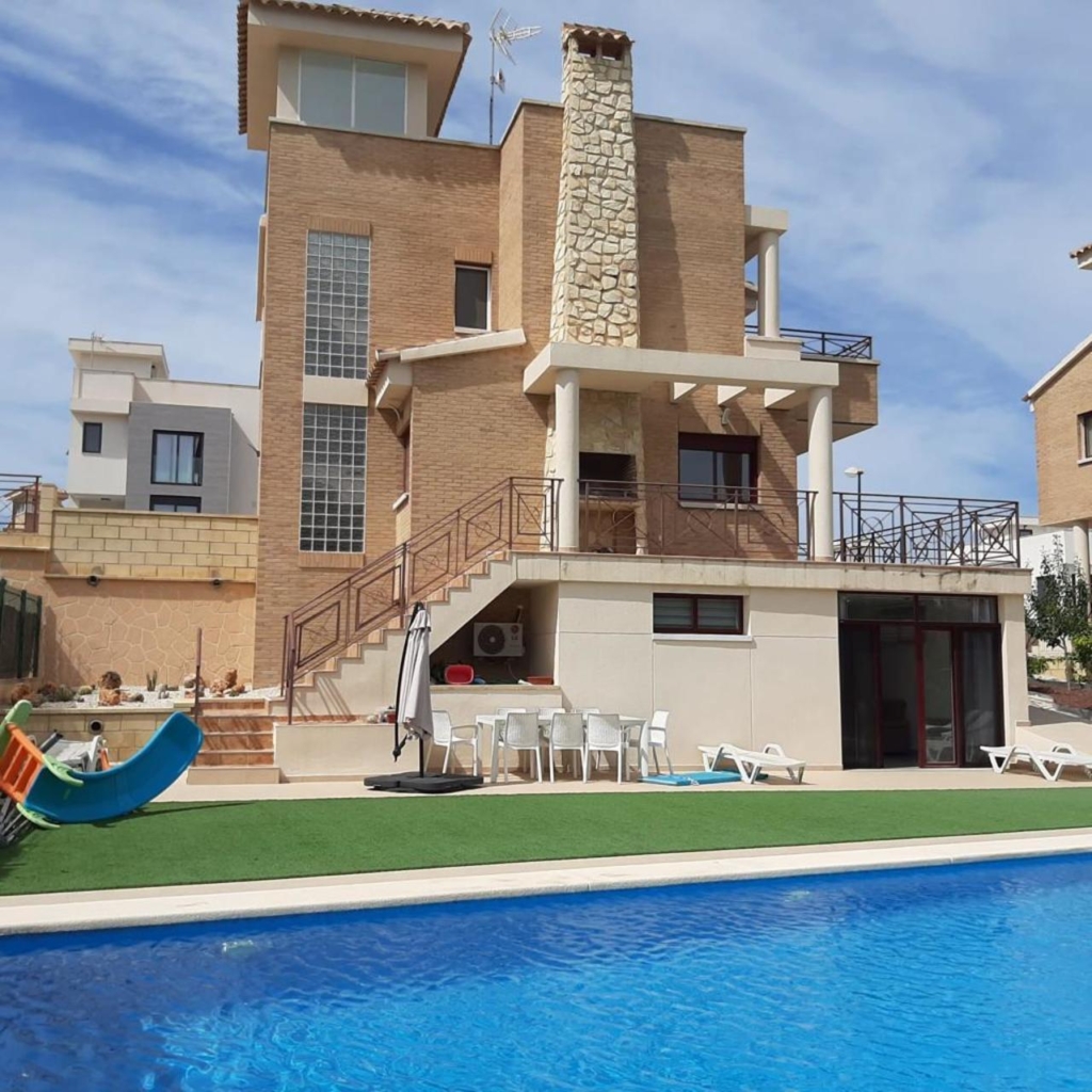 La Nucia 1 64c8d7f7d5092ab156b2 xlarge