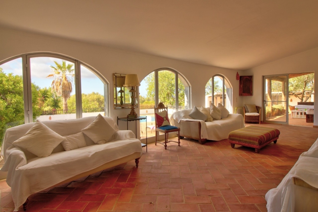 Santa Barbara de Nexe 1 79704db5b4bec25489bc xlarge