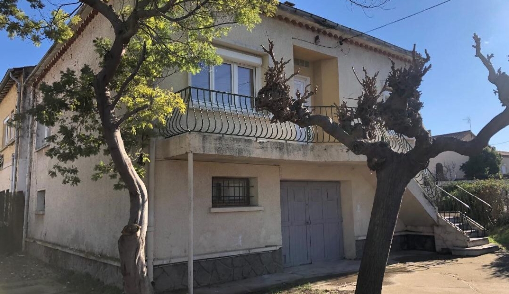 Villa To Renovate Into Apartments Or Into A Family Home, On 356 M2 At 5 Minutes From The Beach. 1 AGD329000EX 1080x623 1
