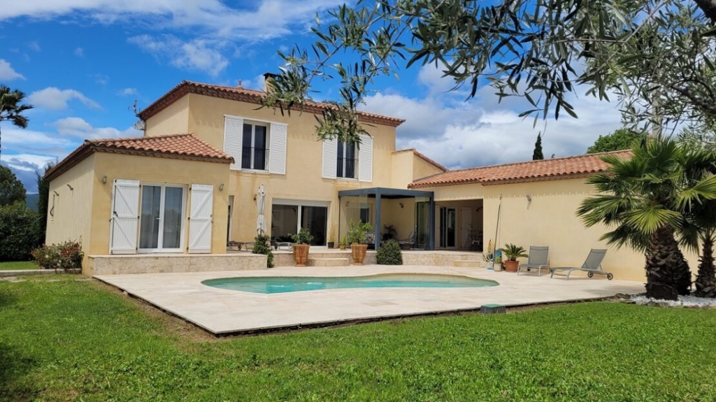 Superb Spacious Bastide-Style Villa Offering 195 M2 Of Living Space On 1000 M2 Of Land With Uninterrupted Views. 1 AUT749000EA 1110x623 1