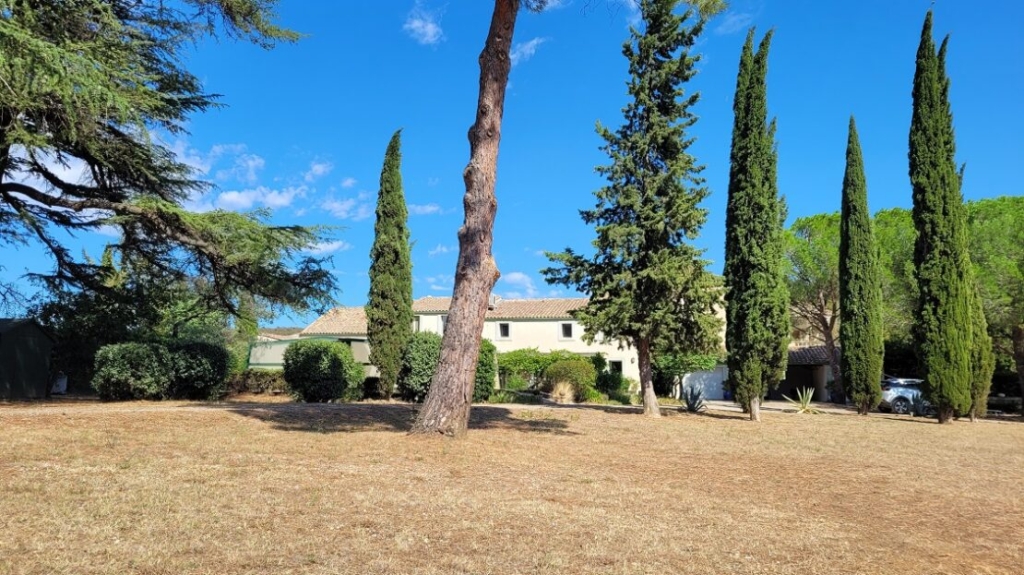 Beautiful Exceptional House Formerly Attached To A Wine-Growing Estate Set In The Heart Of The Vineyards, Offering Spacious Living Accommodation Of 435 M2 On A Plot Of 3254 M2. 1 CAU780000EA 1110x623 1