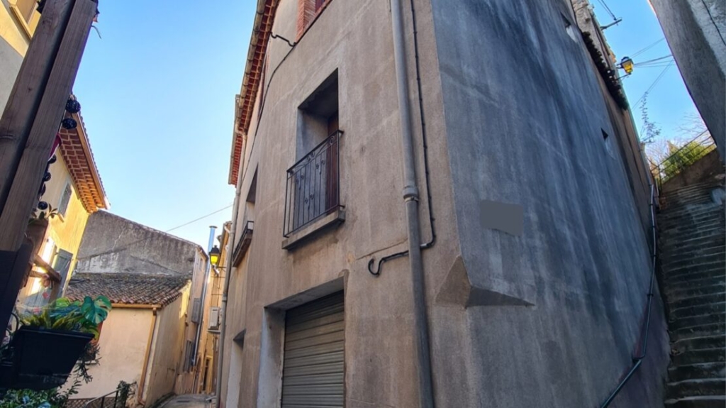 Pretty Village House To Refresh With 75 M2 Of Living Space With Small Courtyard. 1 CES99000EA 1110x623 1