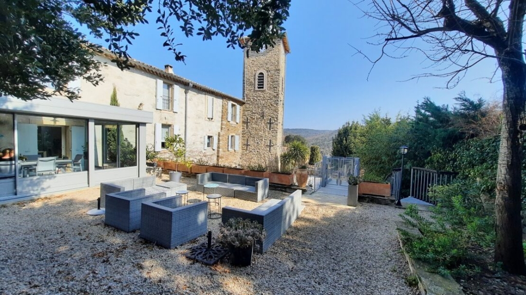 Superb Character House With 210 M2 Of Living Space And Garden Of 600 M2 With Pool. 1 FOS899000EA 1110x623 1