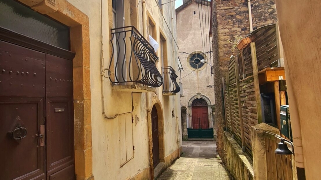 Character Village House With 3 Bedrooms, Terrace, Cellar And Convertible Attic 1 GRAI79200EA 1110x623 1