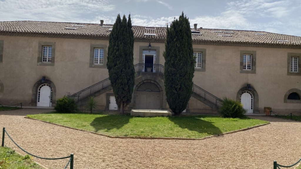 A Beautiful Apartment With Terrace, Set Around A Courtyard Of An 18th Century Winecave With A Heated Pool And A Sauna In A Peaceful Setting. 1 LAR159500EA HD 1110x623 1